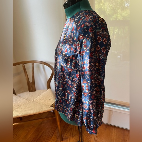 Love1 forever21 Xs slouchy chiffon blouse with elephant pattern. - Picture 4 of 11